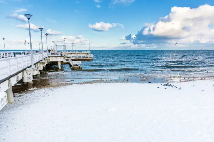 Morze Bałtyckie zimą: Urok nadmorskich krajobrazów w chłodniejszych miesiącach